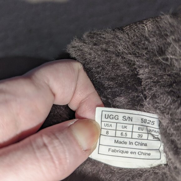 Women's Classic Ugg Short Boots - dark brown, size 8 - Picture 8 of 8